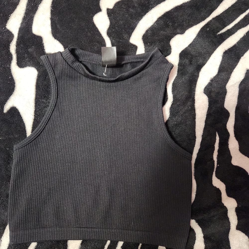 Elegant Black Ribbed Crop Top
